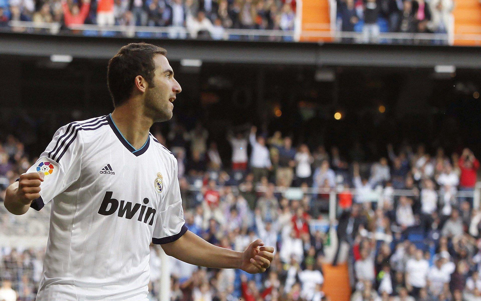 41岁詹皇轰23+6+5再创历史唯一纪录！末节两波攻防浪潮锁定胜局